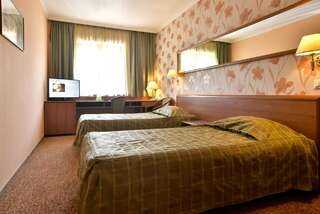 Отель Hotel Brasov Брашов Двухместный номер с 2 отдельными кроватями-1