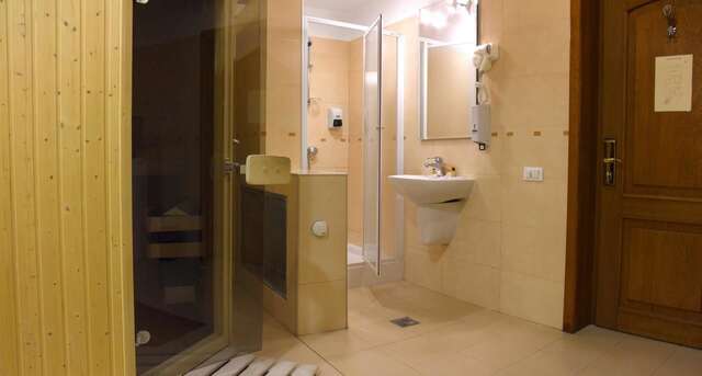 Отель Hotel Brasov Брашов-45